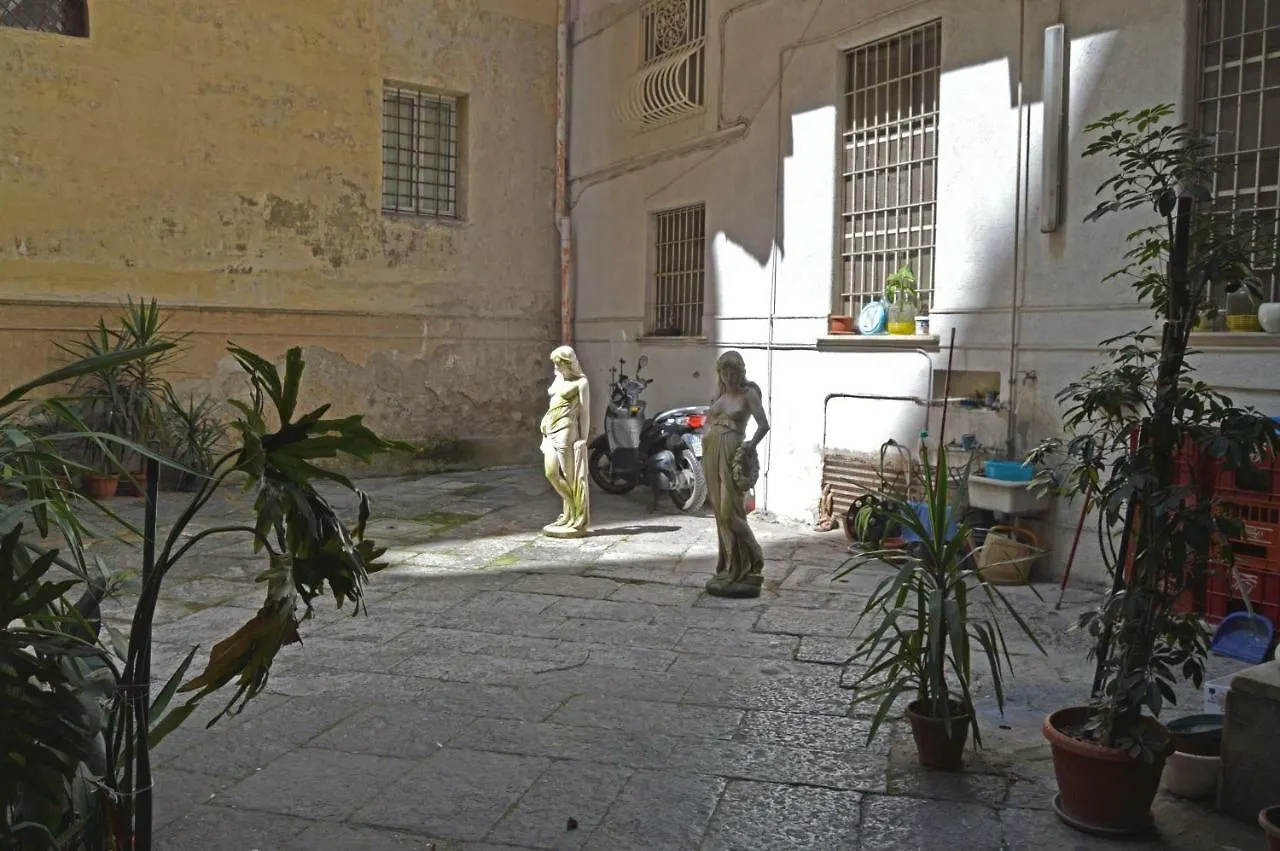 B&Bcentral Station Napoli 3*, Неаполь